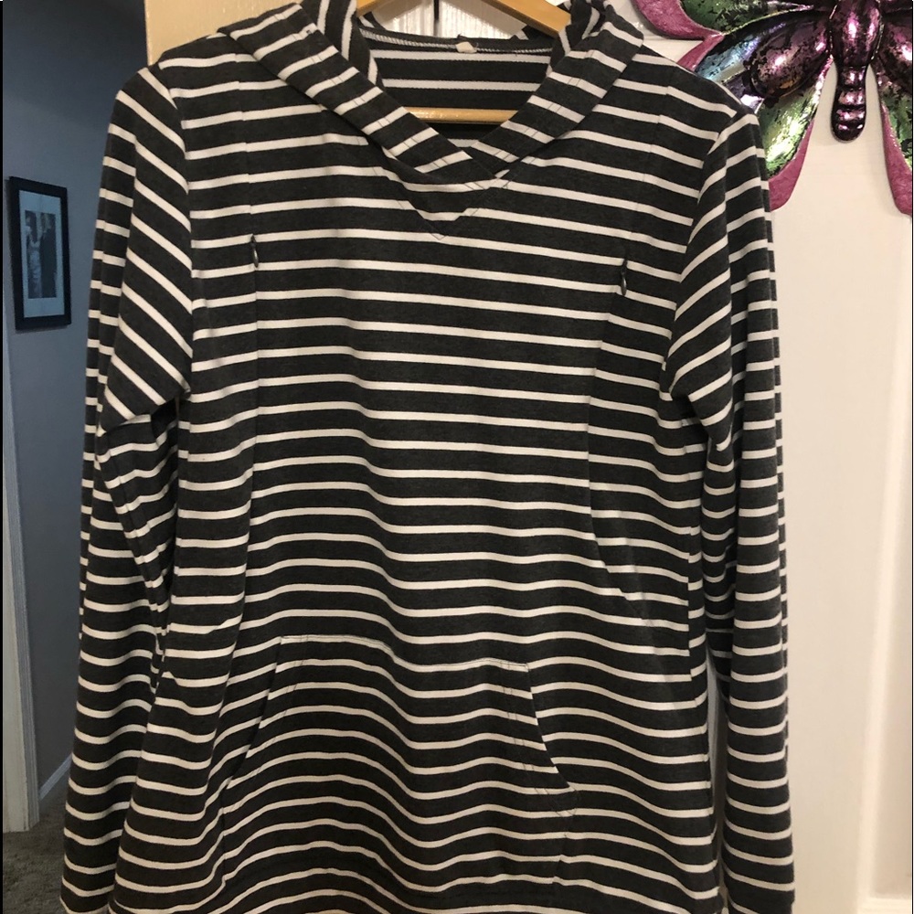 Maternity-Nursing Pull Over/Sweatshirt